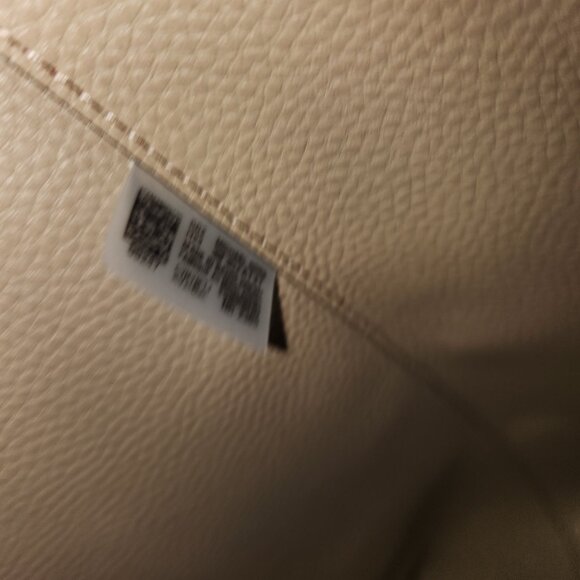 NWT Michael kors XL EW Eliza Crimson Reversible Textured Tote with Wrist-let - Picture 7 of 11